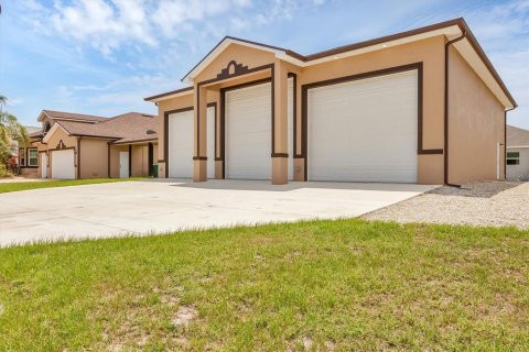 House in Port Charlotte, Florida 4 bedrooms, 233.37 sq.m. № 1679857 - photo 25