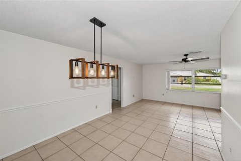 Villa ou maison à louer à Sarasota, Floride: 3 chambres, 167.87 m2 № 2096785 - photo 10