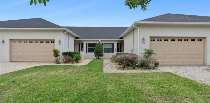 Adosado en Groveland, Florida 2 dormitorios, 132.76 m2 № 2238341