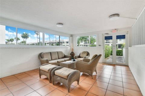 Copropriété à louer à North Miami Beach, Floride: 1 chambre, 66.15 m2 № 1878575 - photo 9