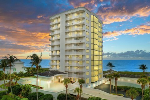 Condominio en venta en Hutchinson Island South, Florida, 3 dormitorios, 261.71 m2 № 888063 - foto 1