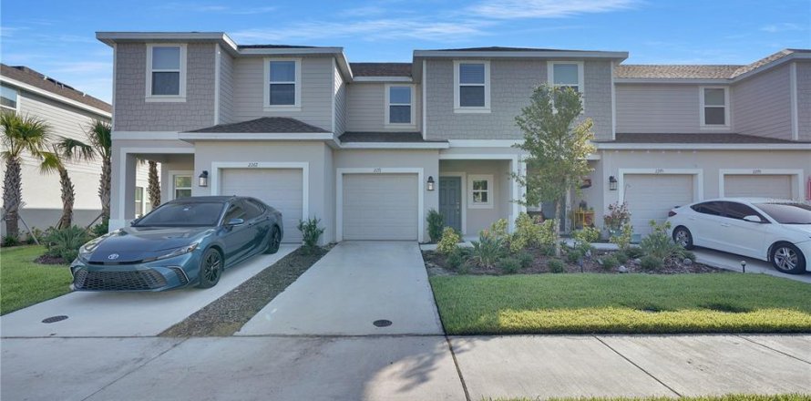 Adosado en Kissimmee, Florida 3 dormitorios, 130.71 m2 № 1866212