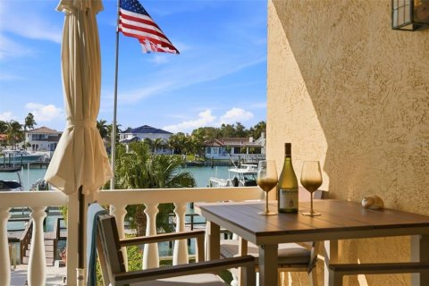 Townhouse in Tierra Verde, Florida 2 bedrooms, 150.5 sq.m. № 2215727 - photo 16