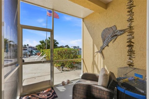 Townhouse in Tierra Verde, Florida 2 bedrooms, 150.5 sq.m. № 2215727 - photo 29