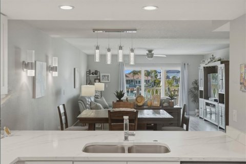 Townhouse in Tierra Verde, Florida 2 bedrooms, 150.5 sq.m. № 2215727 - photo 13