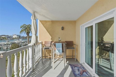 Townhouse in Tierra Verde, Florida 2 bedrooms, 150.5 sq.m. № 2215727 - photo 18