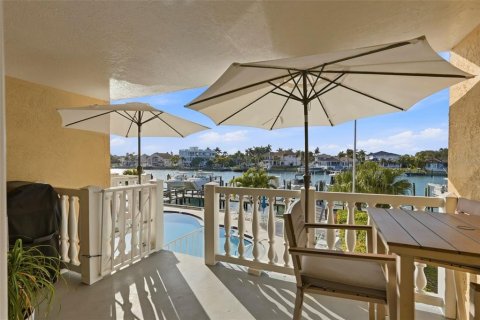 Townhouse in Tierra Verde, Florida 2 bedrooms, 150.5 sq.m. № 2215727 - photo 17