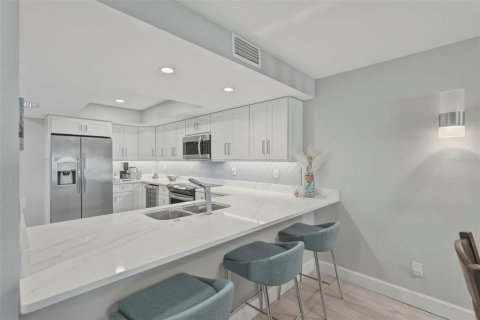 Townhouse in Tierra Verde, Florida 2 bedrooms, 150.5 sq.m. № 2215727 - photo 10