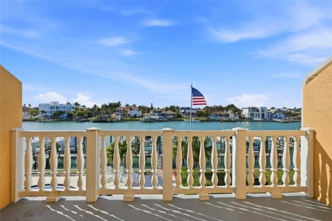 Townhouse in Tierra Verde, Florida 2 bedrooms, 150.5 sq.m. № 2215727 - photo 23