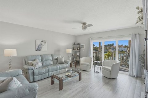 Townhouse in Tierra Verde, Florida 2 bedrooms, 150.5 sq.m. № 2215727 - photo 15