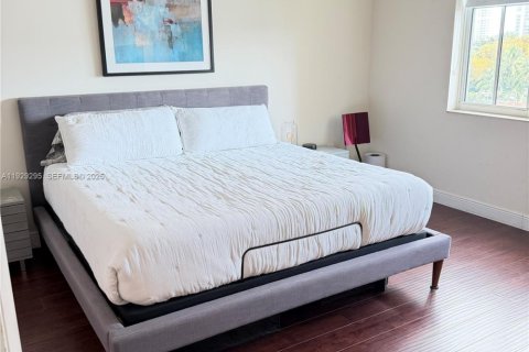 Condo in Aventura, Florida, 2 bedrooms  № 1994096 - photo 6