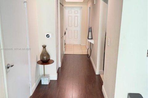 Condo in Aventura, Florida, 2 bedrooms  № 1994096 - photo 10