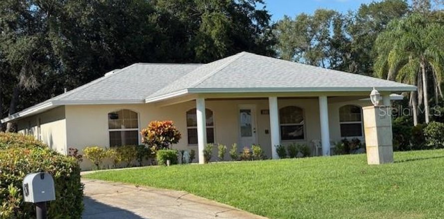 House in Lake Wales, Florida 2 bedrooms, 169.08 sq.m. № 1909245