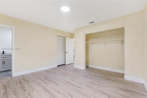 Casa en venta en Miami, Florida, 3 dormitorios, 127 m2 № 2006430 - foto 11