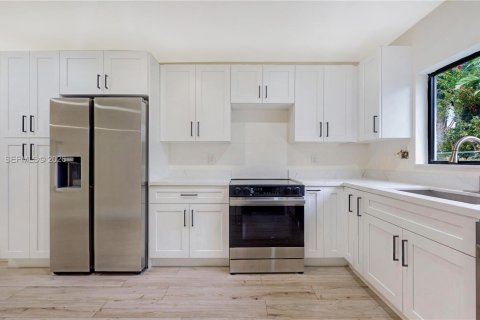 Casa en venta en Miami, Florida, 3 dormitorios, 127 m2 № 2006430 - foto 6