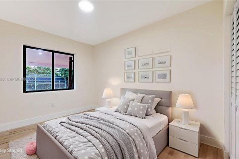 Casa en venta en Miami, Florida, 3 dormitorios, 127 m2 № 2006430 - foto 14