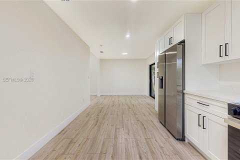 Casa en venta en Miami, Florida, 3 dormitorios, 127 m2 № 2006430 - foto 8