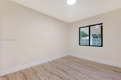 Casa en venta en Miami, Florida, 3 dormitorios, 127 m2 № 2006430 - foto 15