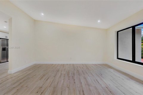 Casa en venta en Miami, Florida, 3 dormitorios, 127 m2 № 2006430 - foto 4