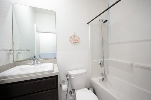 House in Miami Gardens, Florida 2 bedrooms, 133.97 sq.m. № 1943624 - photo 20
