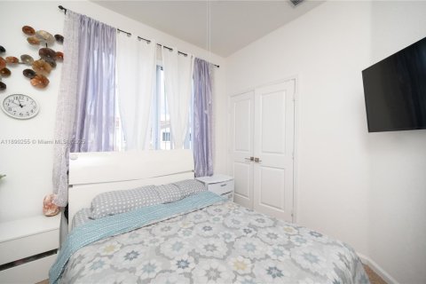 House in Miami Gardens, Florida 2 bedrooms, 133.97 sq.m. № 1943624 - photo 16