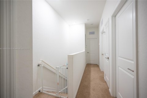 House in Miami Gardens, Florida 2 bedrooms, 133.97 sq.m. № 1943624 - photo 17