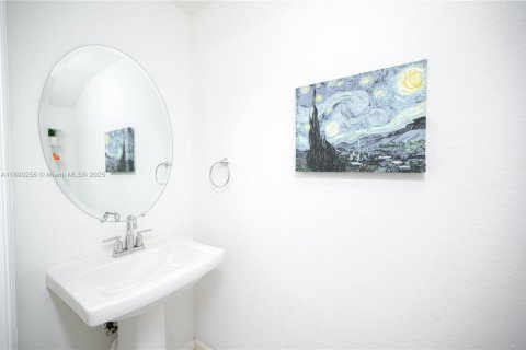 House in Miami Gardens, Florida 2 bedrooms, 133.97 sq.m. № 1943624 - photo 18