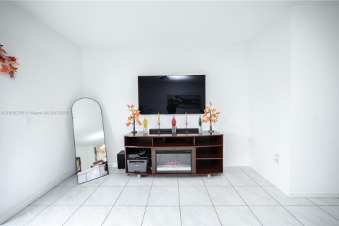 House in Miami Gardens, Florida 2 bedrooms, 133.97 sq.m. № 1943624 - photo 8
