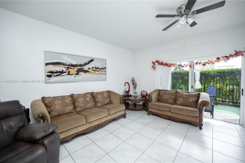 House in Miami Gardens, Florida 2 bedrooms, 133.97 sq.m. № 1943624 - photo 7