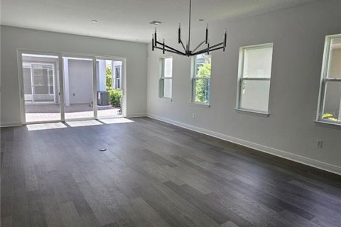 House in Orlando, Florida 4 bedrooms, 176.51 sq.m. № 2208963 - photo 4