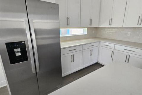 House in Orlando, Florida 4 bedrooms, 176.51 sq.m. № 2208963 - photo 10