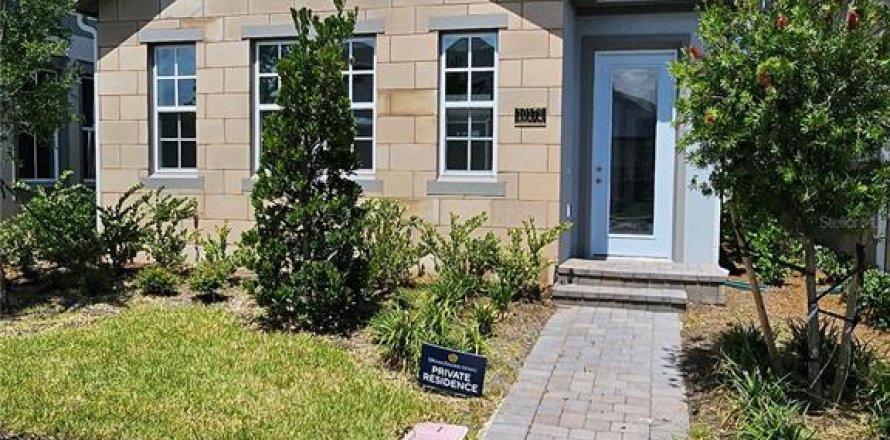 House in Orlando, Florida 4 bedrooms, 176.51 sq.m. № 2208963