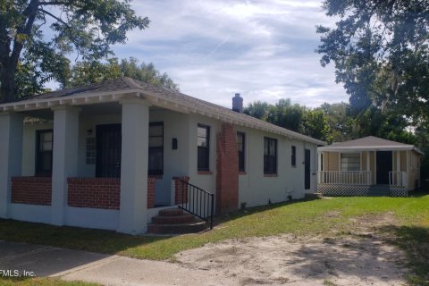 House in Jacksonville, Florida 4 bedrooms, 120.49 sq.m. № 807170 - photo 1