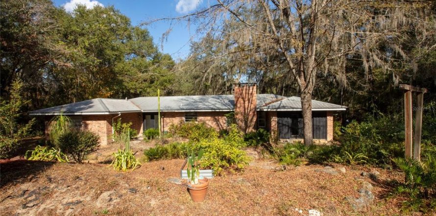 Villa ou maison à Melrose, Floride 3 chambres, 200.48 m2 № 2124631