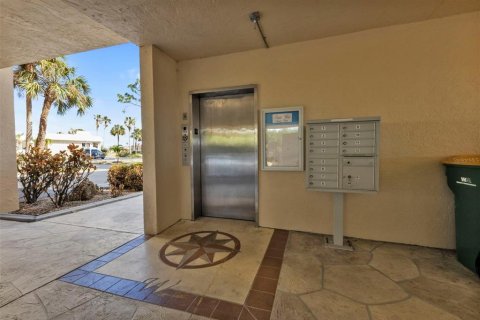 Condo in Punta Gorda, Florida, 2 bedrooms  № 1417412 - photo 5