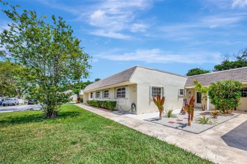 Condominio en Miami, Florida, 2 dormitorios  № 2023660