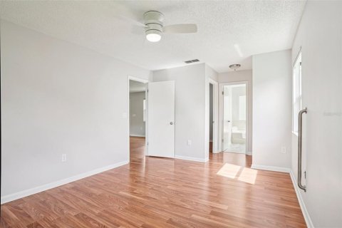 Condo in Leesburg, Florida, 2 bedrooms  № 1894946 - photo 19