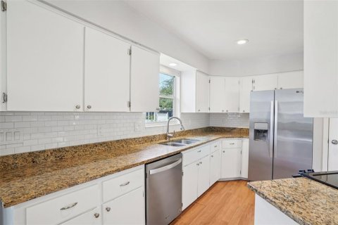 Condo in Leesburg, Florida, 2 bedrooms  № 1894946 - photo 15