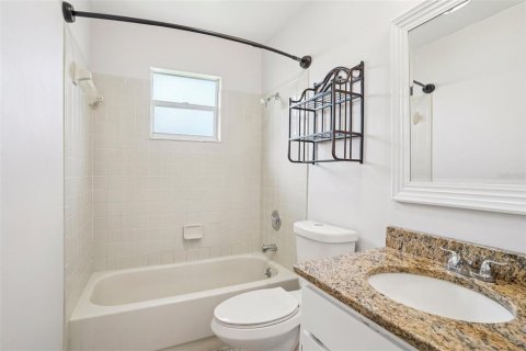 Condo in Leesburg, Florida, 2 bedrooms  № 1894946 - photo 27