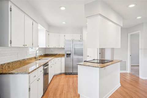 Condo in Leesburg, Florida, 2 bedrooms  № 1894946 - photo 14