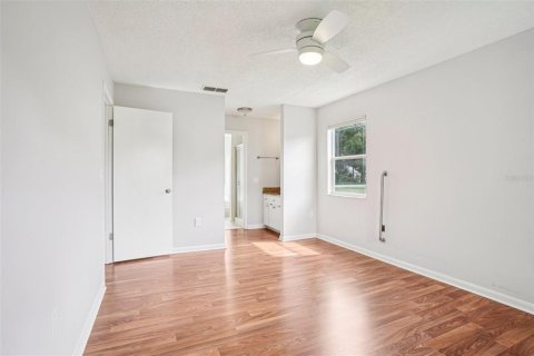 Condo in Leesburg, Florida, 2 bedrooms  № 1894946 - photo 20