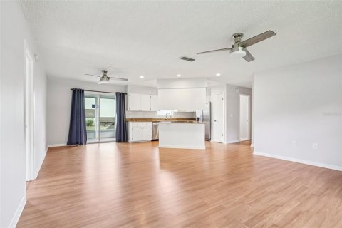 Condo in Leesburg, Florida, 2 bedrooms  № 1894946 - photo 10