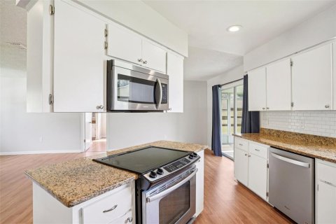 Condo in Leesburg, Florida, 2 bedrooms  № 1894946 - photo 16