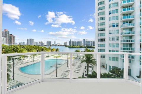 Condo in Aventura, Florida, 2 bedrooms  № 2002888 - photo 20