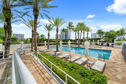 Condo in Aventura, Florida, 2 bedrooms  № 2002888 - photo 28