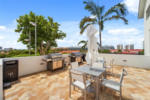 Condo in Aventura, Florida, 2 bedrooms  № 2002888 - photo 30