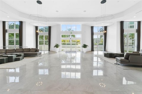 Condo in Aventura, Florida, 2 bedrooms  № 2002888 - photo 25