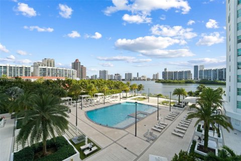 Condo in Aventura, Florida, 2 bedrooms  № 2002888 - photo 21