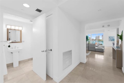 Condo in Aventura, Florida, 2 bedrooms  № 2002888 - photo 3
