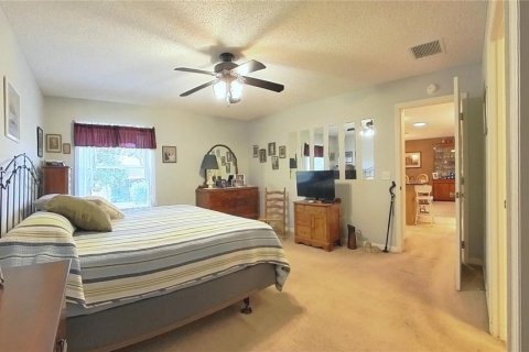 House in The Villages, Florida 3 bedrooms, 141.86 sq.m. № 1551124 - photo 16